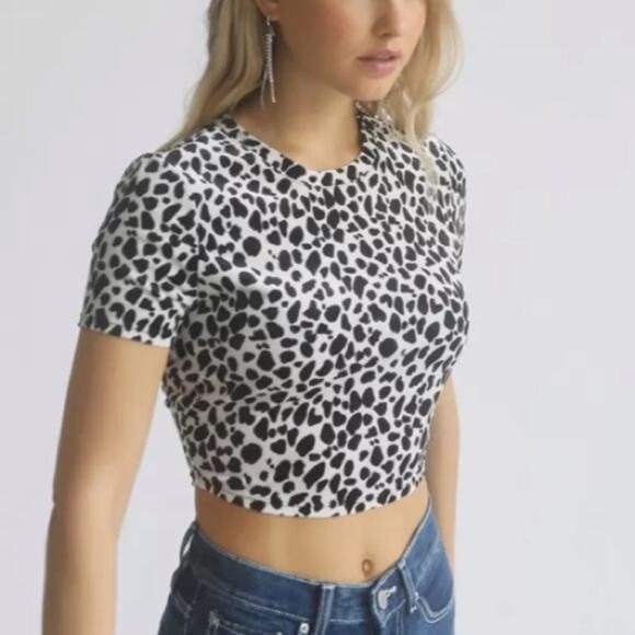 NWT Urban Renewal Velvet Baby Tee Sz Medium - Picture 1 of 12